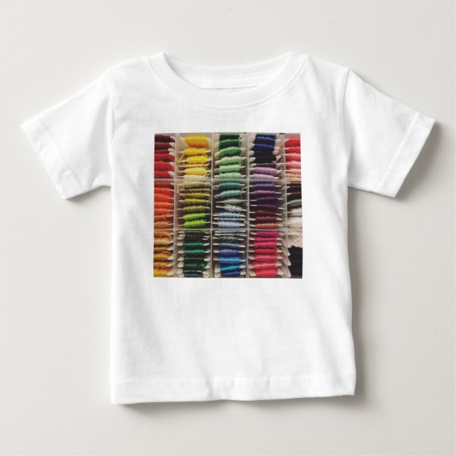 Camiseta Bordados Floss Rainbow (Frente)