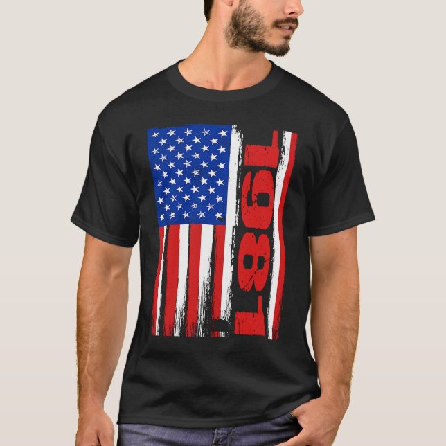 Camiseta Born in 1981 US Flag Patriotic Veterans Day 4th Of (Frente)