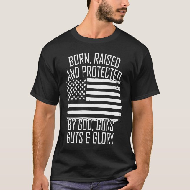 Camiseta Born Raised & Protected By God Guns Guts Glory USA (Frente)