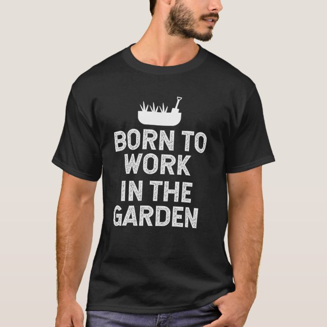 Camiseta Born to work in the garden  (Frente)