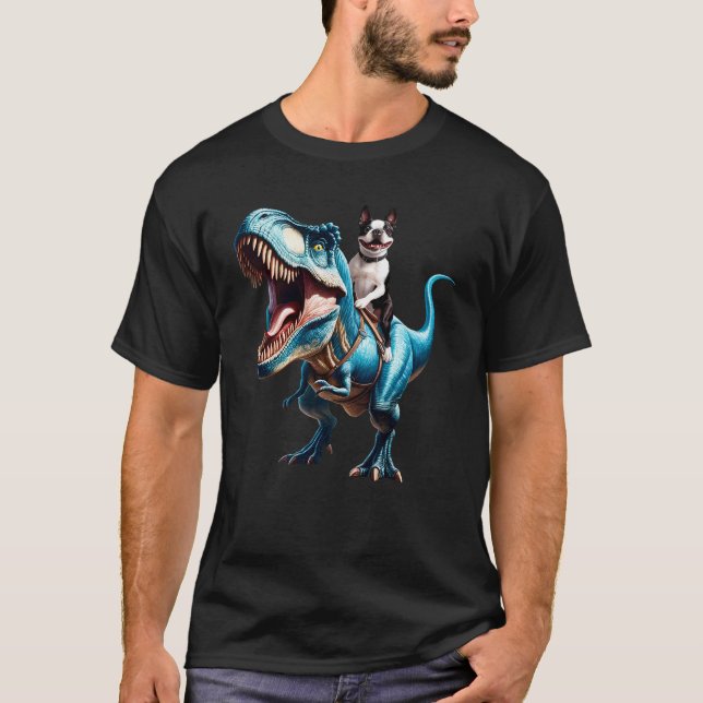 Camiseta Boston Terrier cavalgando dinossauro engraçado (Frente)