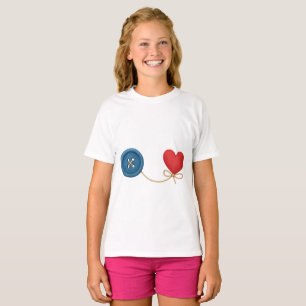 Camiseta Botão e thread de amor - Design de coração bonito