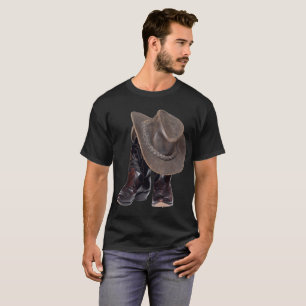 Camiseta Botas e chapéu de vaqueiro