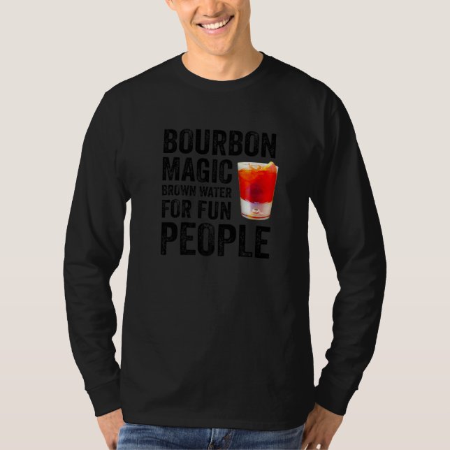 Camiseta Bourbon Definition Magic Brown Water For Fun Peopl (Frente)