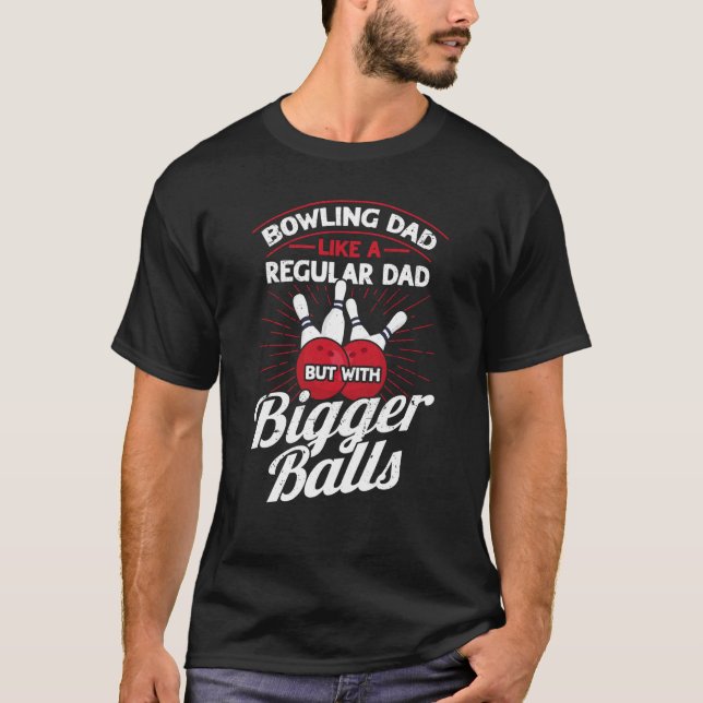 Camiseta Bowling Dad Like A Regular Dad But With Bigger Bal (Frente)