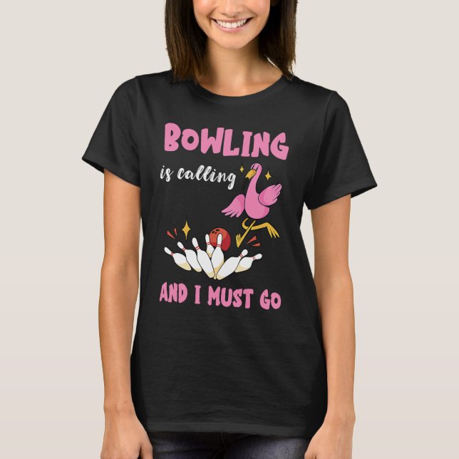 Camiseta Bowling Is Calling Flamingo Bowling Pins Strike Bo (Frente)