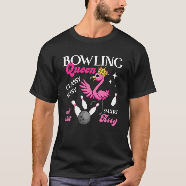 Camiseta Bowling Queen Classy And Sassy Funny Flamingo Bowl (Frente)