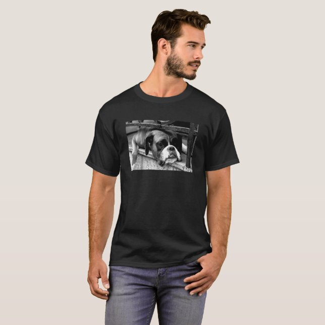 Camiseta Boxer Dog On Windowsill mcna (Frente Completa)