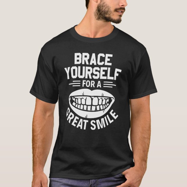 Camiseta Brace Yourself For A Great Smile Orthodontist (Frente)