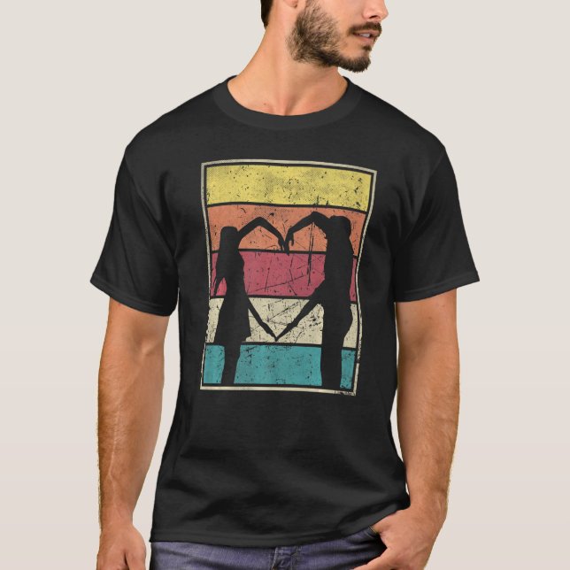 Camiseta Braços com Forma de Coração de Casal (Frente)