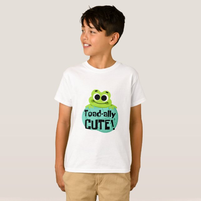 Camiseta Branca de Menino com Gráfico de Sapo Fofo (Frente Completa)
