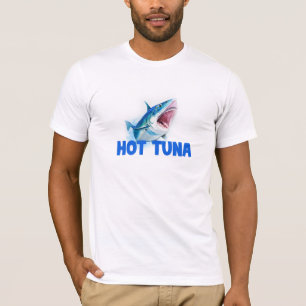 Camiseta branca, de uso masculino, com gráfico "At