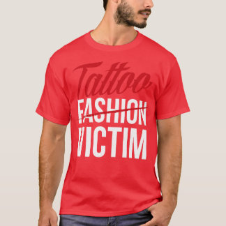 Camiseta Branca de vítima da moda de tatuagem