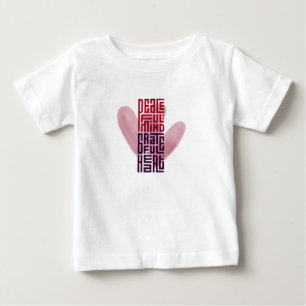 Camiseta Branca Manga Curta com Desenho de Coração
