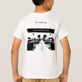 Camiseta branca para um menino