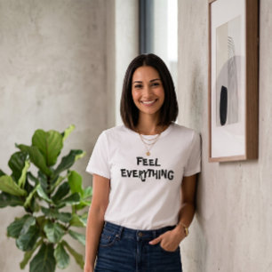 Camiseta Branca Slogan Sinta Tudo   Moderna