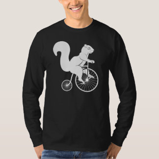 Camiseta Branco do cavaleiro do esquilo na bicicleta do