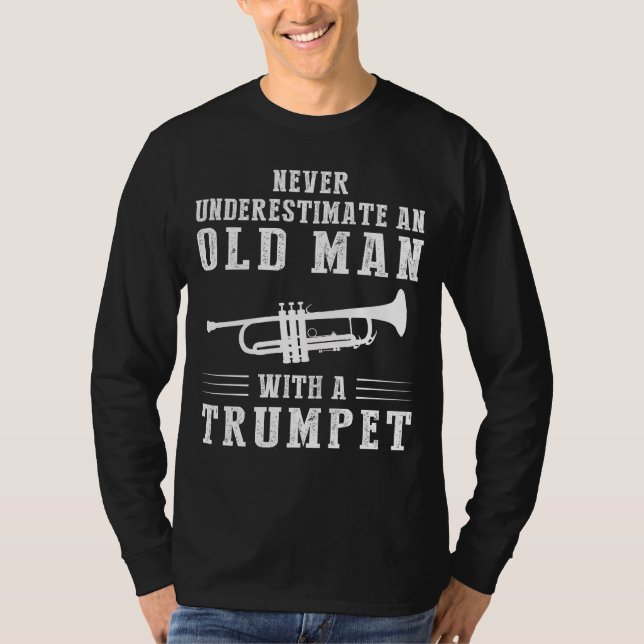 Camiseta Brass Maestro: Nunca Subestione um Velho com (Frente)