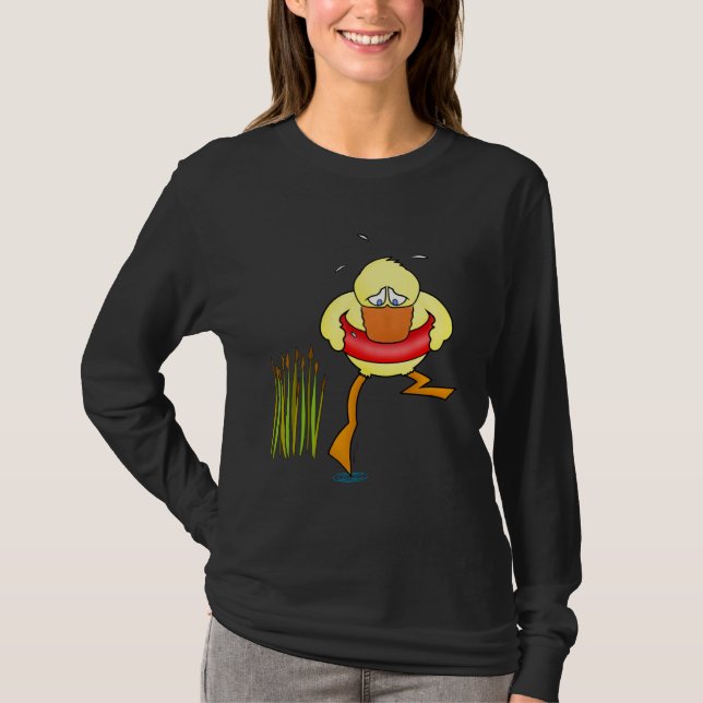 Camiseta Braving the waters cute and  duck bird swimming le (Frente)