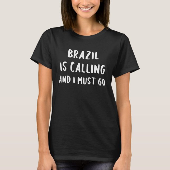 Camiseta Brazil Is Calling And I Must Go Vacation Funny Cou (Frente)