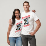 Camiseta Breezin' the Season Snowman Christmas<br><div class="desc">Um boneco de neve cruzando em uma bicicleta legal, balançando tons, e esportando um chapéu de cima adorado com o Holly. Mas isso não é tudo - ele também tem bumbing! O colar dourado se dobra em volta do pescoço à medida que ele equilibra sem esforço uma boombox em seu...</div>