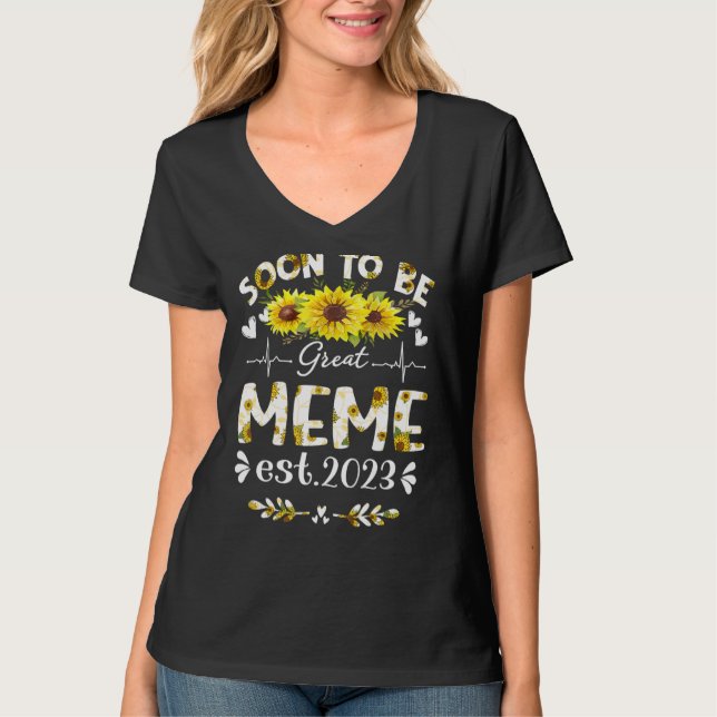 Camiseta Brevemente Ser Excelente Meme 2023 Dia de as mães  (Frente)