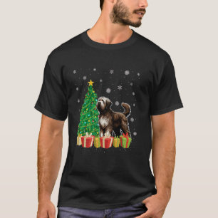 Camiseta Briard Dog Xmas Tree Lighting Santa Hat Briard Dog