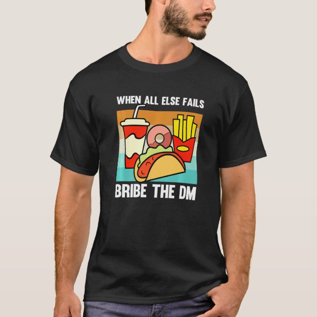 Camiseta Bribe O Tabletop De Retro DM Para Jogos TTRPG Role (Frente)
