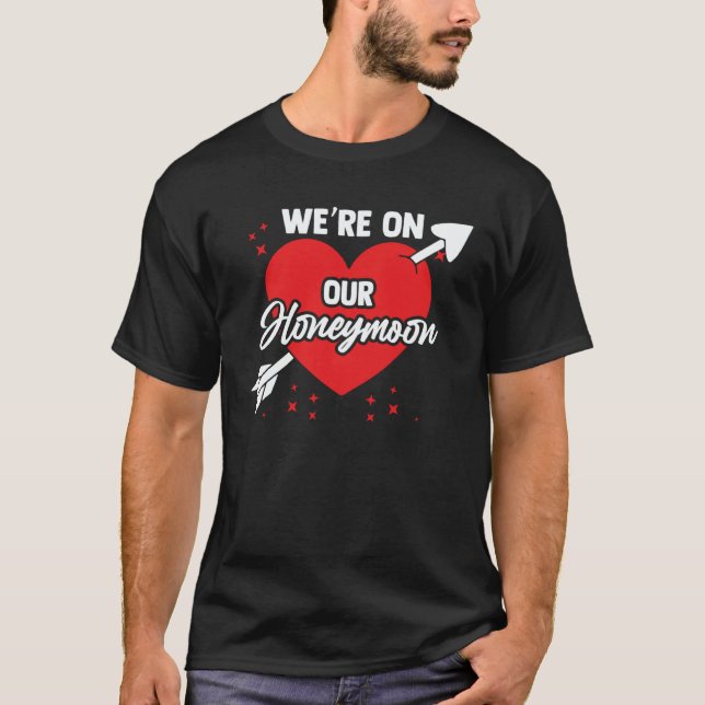 Camiseta Bride Groom Vacation Newlywed We're On Our Honeymo (Frente)