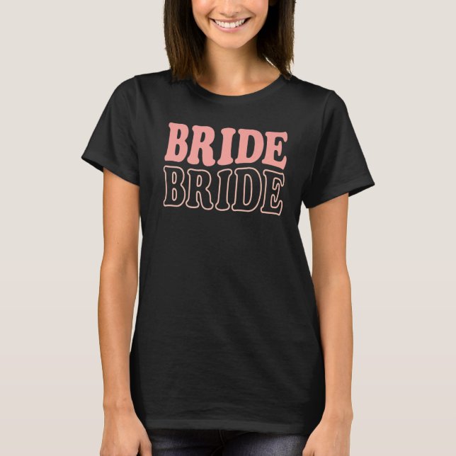 Camiseta Bride Retro Bachelorette Party  Wedding Bridal Fia (Frente)