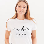 Camiseta Bridesmaid Minimalista Bachelorette<br><div class="desc">A Camiseta Minimalista de Bachelorette da Bridesmaid é uma escolha moderna e elegante para o seu partido, apresentando um simples design preto com um elegante roteiro "Eu faço". Com seu estilo minimalista e sotaque sutil de diamante, esta camisa é perfeita para as celebrações de solteiros ou como um presente de...</div>