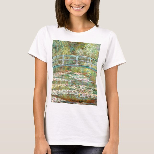 Camiseta Bridge over a Pond of Water Lilies by Claude Monet (Frente)