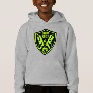 Camiseta Briga com pistola de dardo de brinquedo infantil