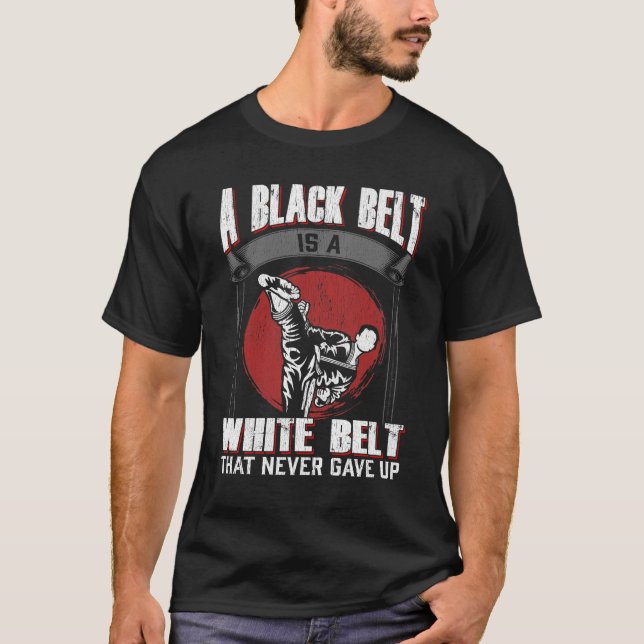 Camiseta Briga de Artes Marciais do Cinturão Negro de Karat (Frente)