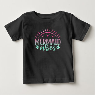 Camiseta Brilho de Rosa Quente e Verde Vibrações de Sereia