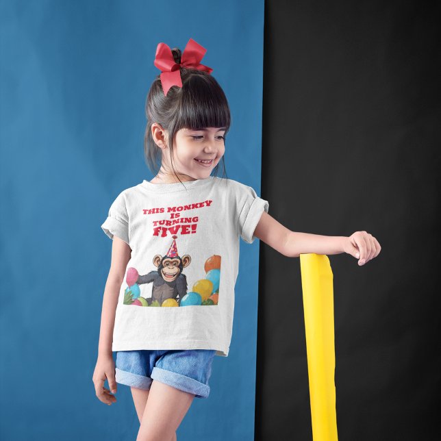 Camiseta Brincadeira Selvagem Selvagem de Chimpanzé (Fun monkey themed birthday shirt)