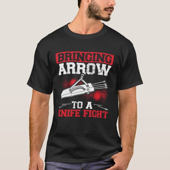 Camiseta Bringing Arrows To A Knife Fight Bow and Arrow Arc (Frente)
