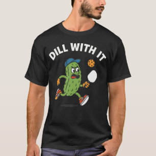 Camiseta Brinque com Isso - Picles Jogando Pickleball - Eng