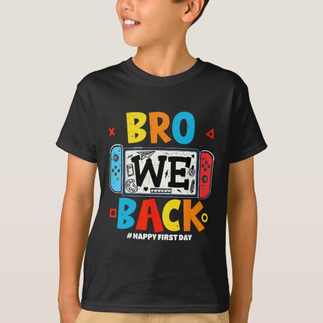 Camiseta Bro We Ck Gamer First Day Ck To School  (Frente)