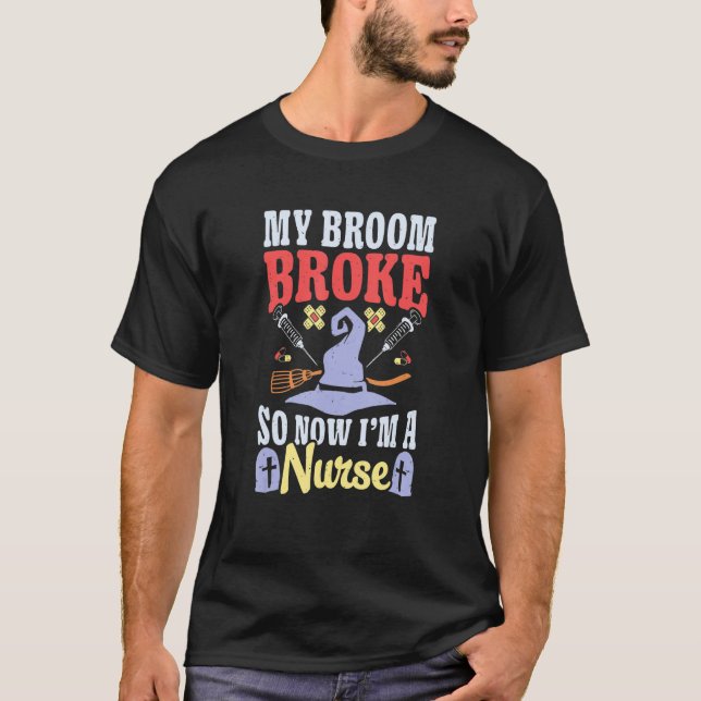 Camiseta Broom Broke Now I'm Nurse Halloween Costume Witch  (Frente)