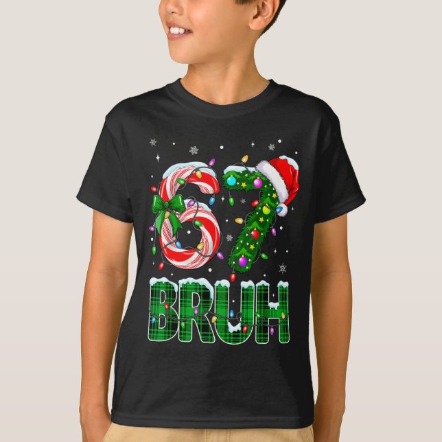 Camiseta Bruh 67 Six Seven 6 7 Meme Christmas Tree Candy Ca (Frente)