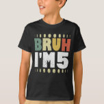 Camiseta Bruh, eu tenho 5 Vintage 5 Birthday Engraçado Garo<br><div class="desc">Bruh, eu tenho 5 anos de 5, cota engraçada de design para garotinha e garota. Fazendo festa de meninas e meninos de cinco anos com camisetas presentes para filha, filho, irmã, irmão, sobrinho. Agarre esta roupa como presentes de aniversários para as crianças e faça-as sorrir. Celebre o aniversário de 5...</div>