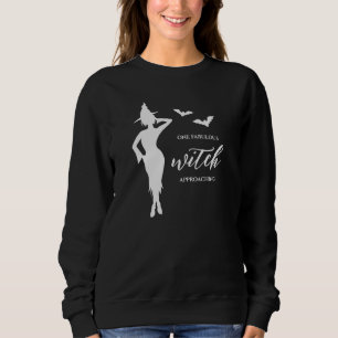 Camiseta Bruxa Aproximando-se Silhueta Feminina e Bonita de