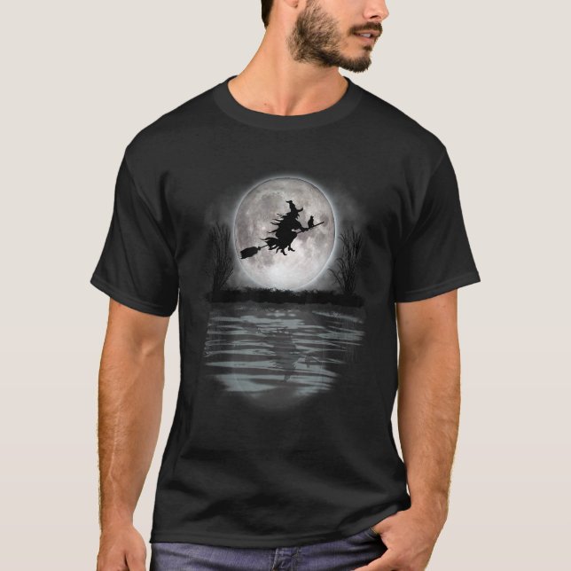 Camiseta Bruxa Assustadora de Lua Cheia Montando Vassoura G (Frente)