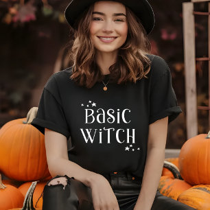Camiseta Bruxa Básica, tipografia a preto e branco