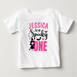 Camiseta Bruxa Bela Preta e Rosa Estranha Um Nome de Hallow