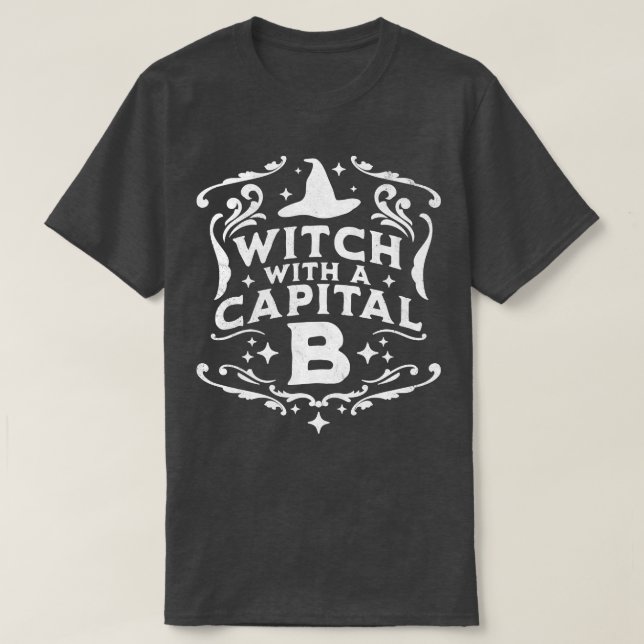 Camiseta Bruxa Com Bruxa Maiúscula B Halloween Retro Vinta (Frente do Design)
