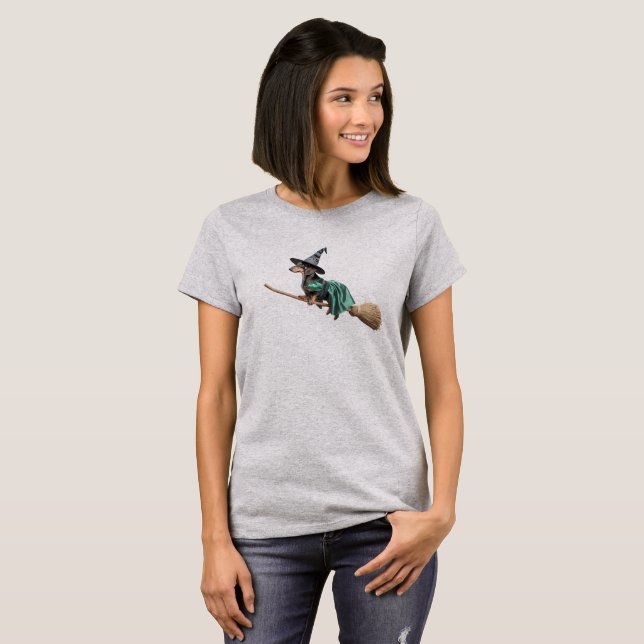 Camiseta Bruxa Dachshund Fofa (Frente Completa)