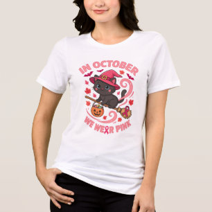 Camiseta Bruxa de Gato Preto Fofo Em Outubro Usamos Rosa