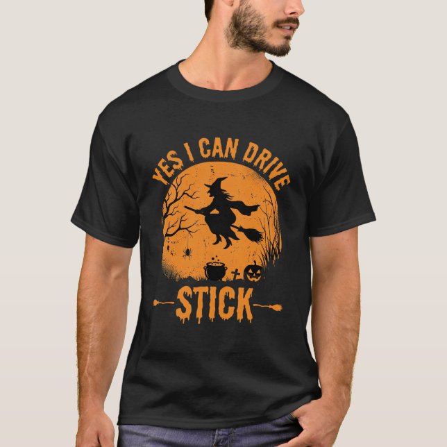 Camiseta Bruxa de Halloween Drive Stick Gráfico_1 (Frente)